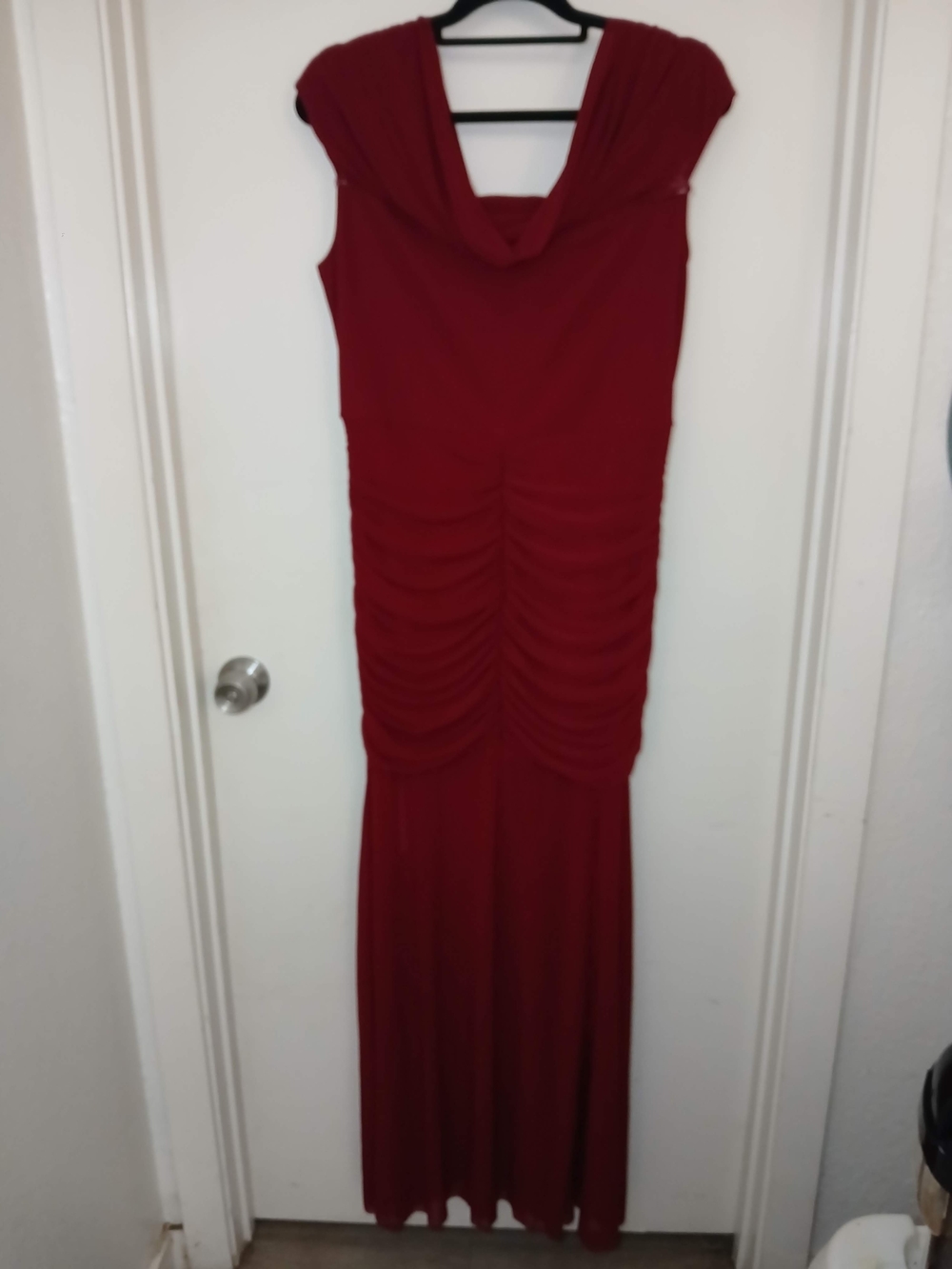 Elegant Red Ruched Evening Dress
